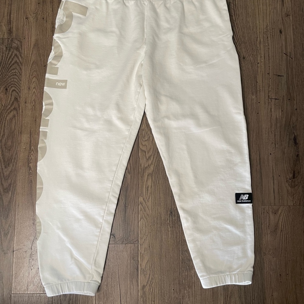 UNISEX NEW BALANCE SWEATS/PANTS